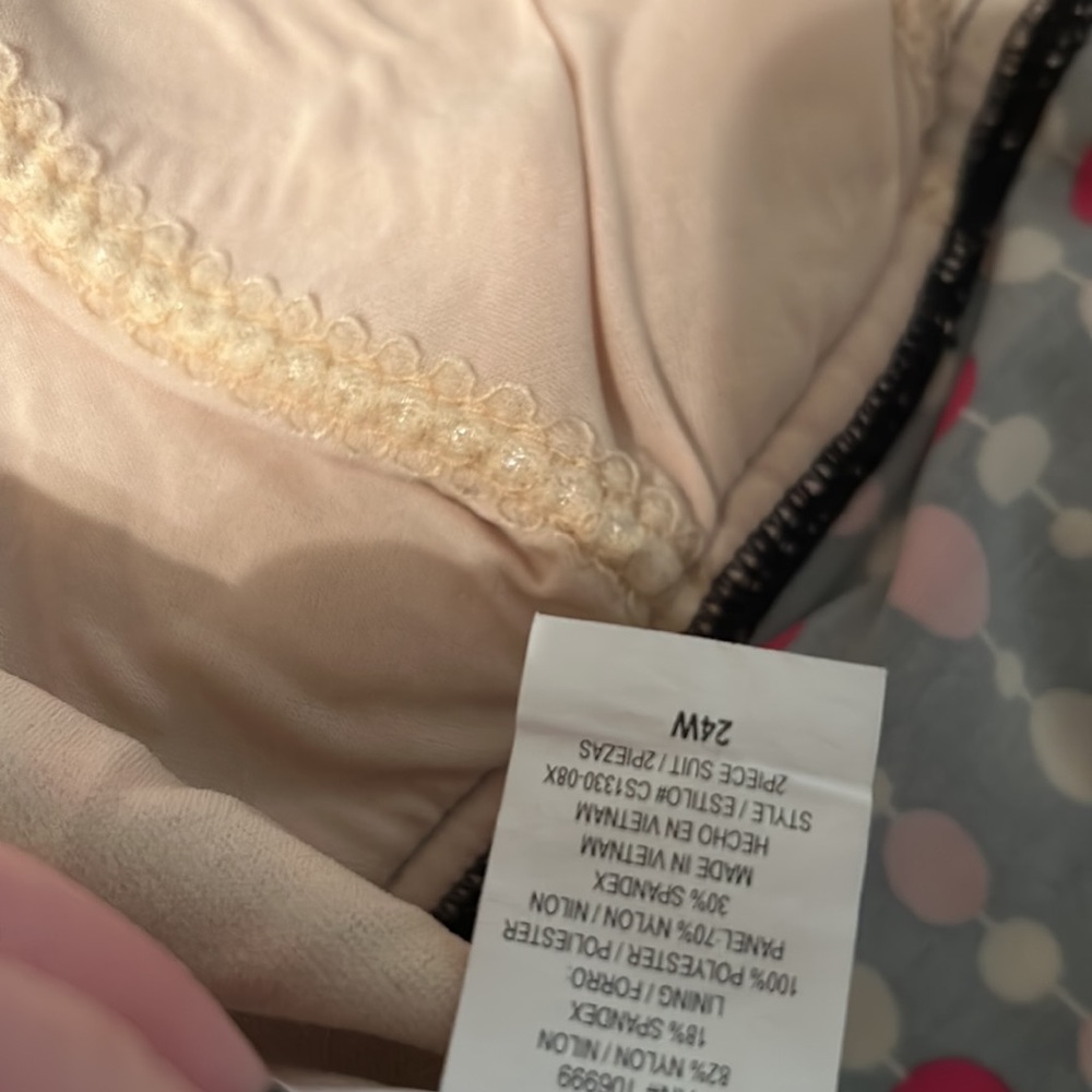 Swimsuit - Picture 8 of 9
